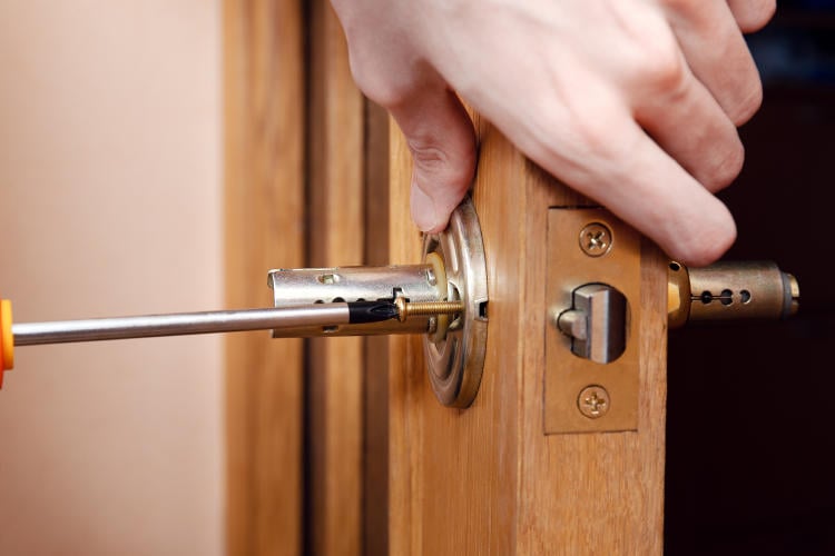 https://yoigoalarmas.es/blog/tipos de bombin cual es mas seguro para la cerradura/ https://yoigoalarmas.es/blog/tipos de bombin cual es mas seguro para la cerradura/