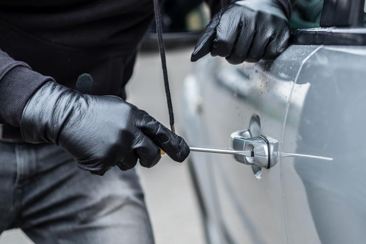 Técnicas más usadas para robar un coche y cómo evitarlas Técnicas más usadas para robar un coche y cómo evitarlas