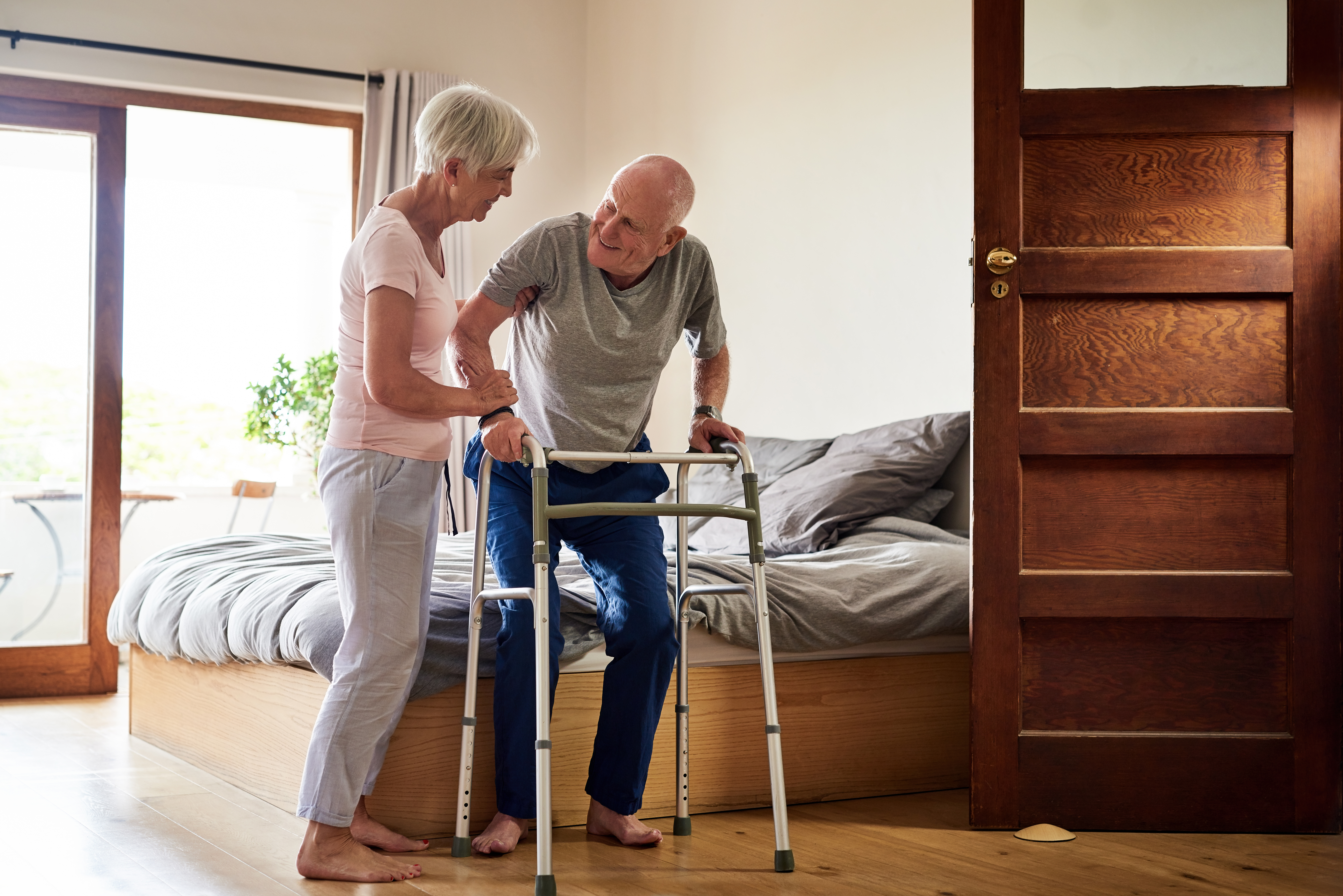 Seguridad para ancianos que viven solos: todo lo que debes saber