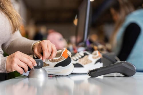 Etiqueta rígida de seguridad para tu tienda o negocio Etiqueta rígida de seguridad para tu tienda o negocio