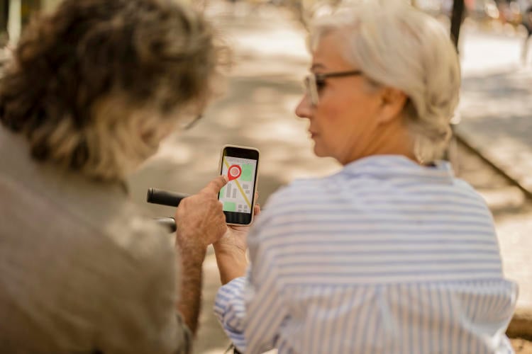 Listos para cualquier emergencia. Dispositivos de seguridad para personas mayores Listos para cualquier emergencia. Dispositivos de seguridad para personas mayores