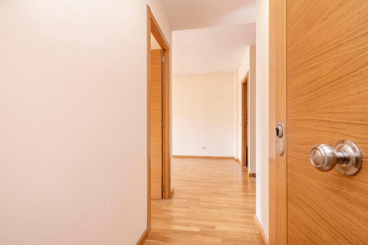 Cómo reforzar la seguridad del marco de la puerta para evitar robos Cómo reforzar la seguridad del marco de la puerta para evitar robos