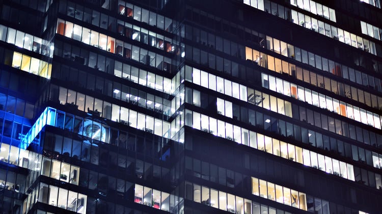 Dispositivos de seguridad para negocios que abren de noche Dispositivos de seguridad para negocios que abren de noche