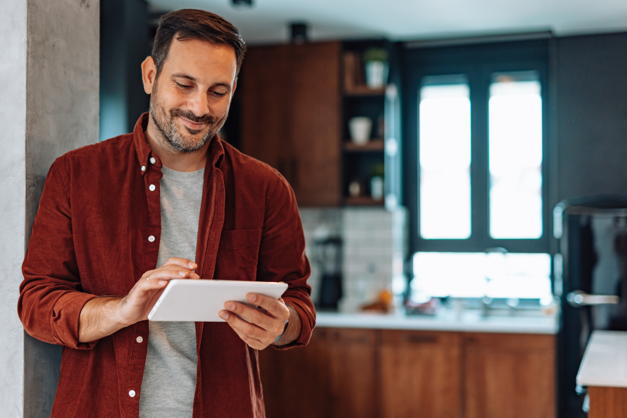 Dom&oacute;tica total: controla tu alarma Yoigo con la voz y app inteligente