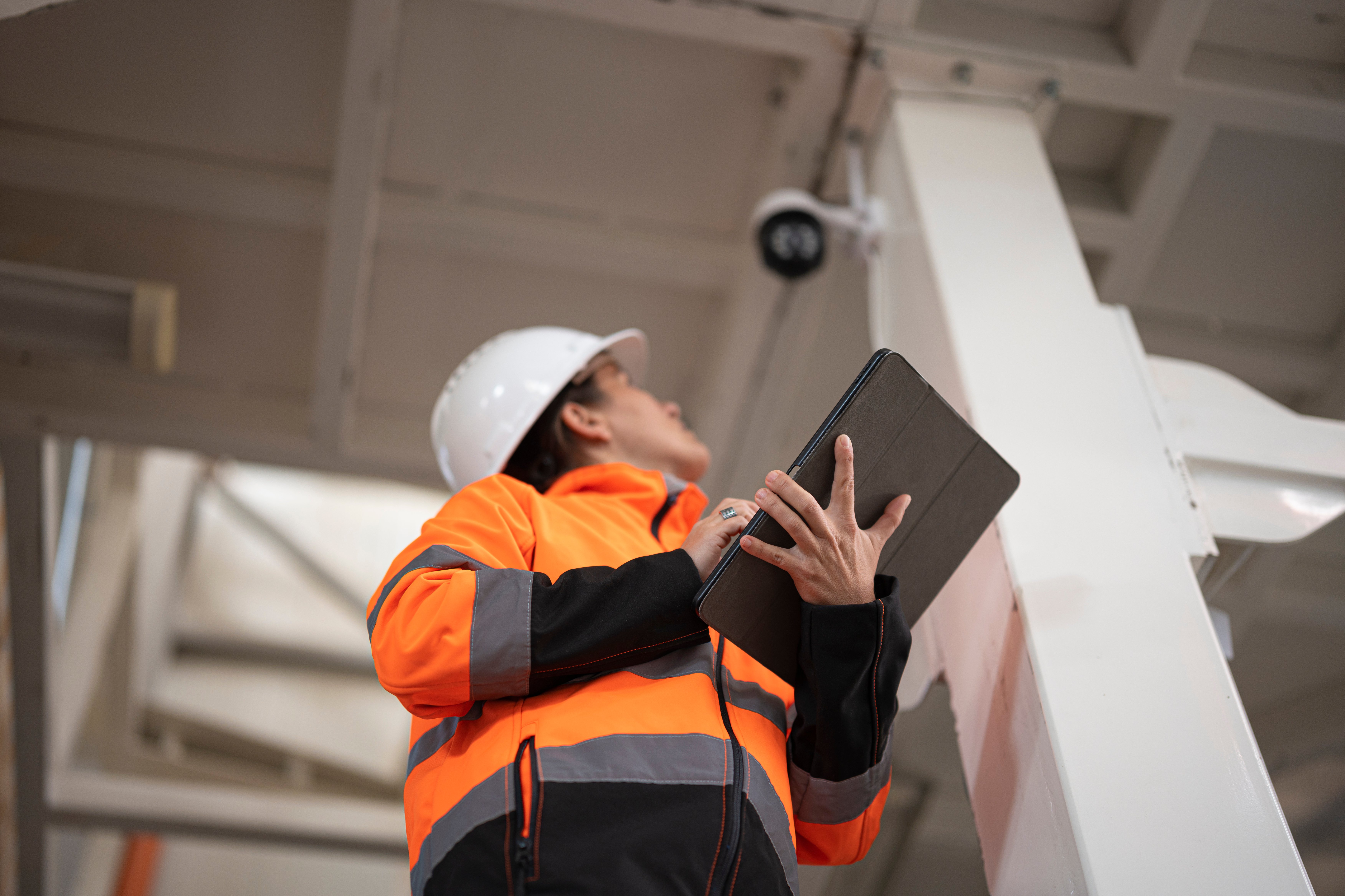 Seguridad integral para negocios: del local f&iacute;sico al e commerce
