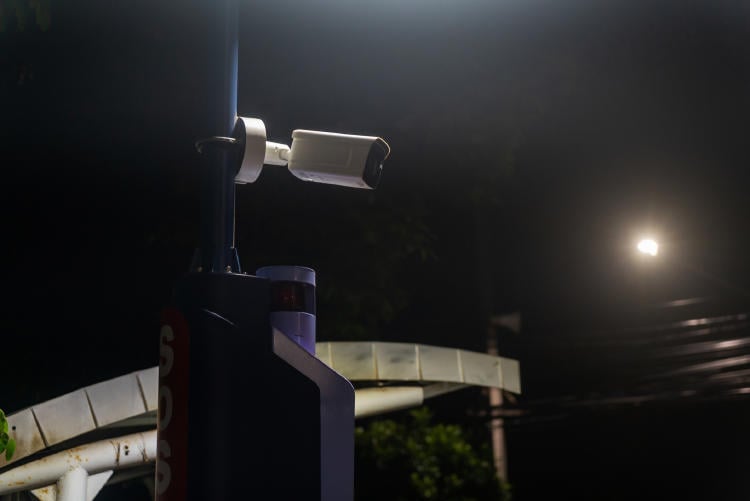 Dispositivos de seguridad para negocios que abren de noche Dispositivos de seguridad para negocios que abren de noche