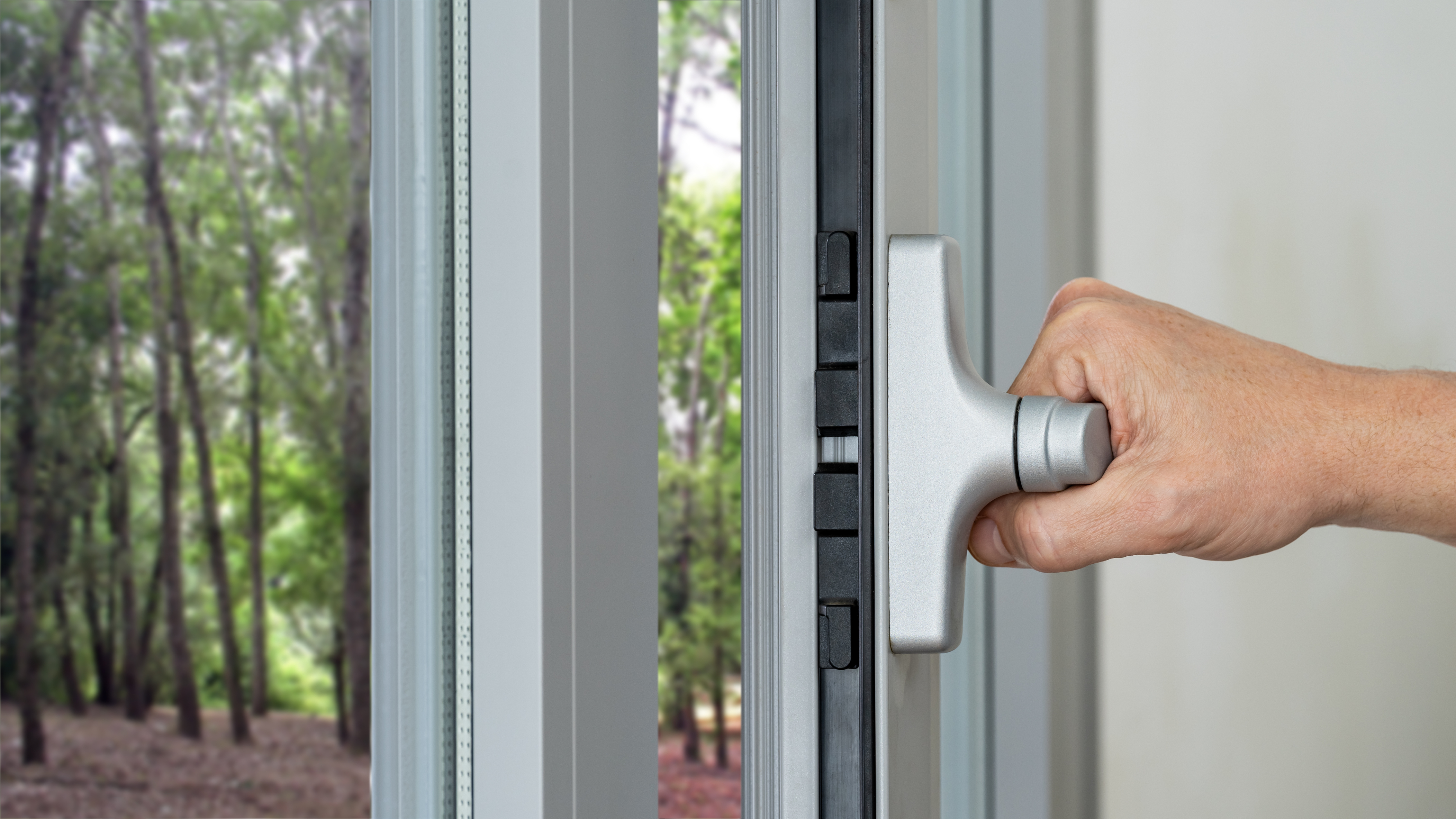 Cerraduras adicionales para ventanas correderas: útil y barato