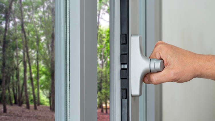 Cerraduras adicionales para ventanas correderas: útil y barato Cerraduras adicionales para ventanas correderas: útil y barato