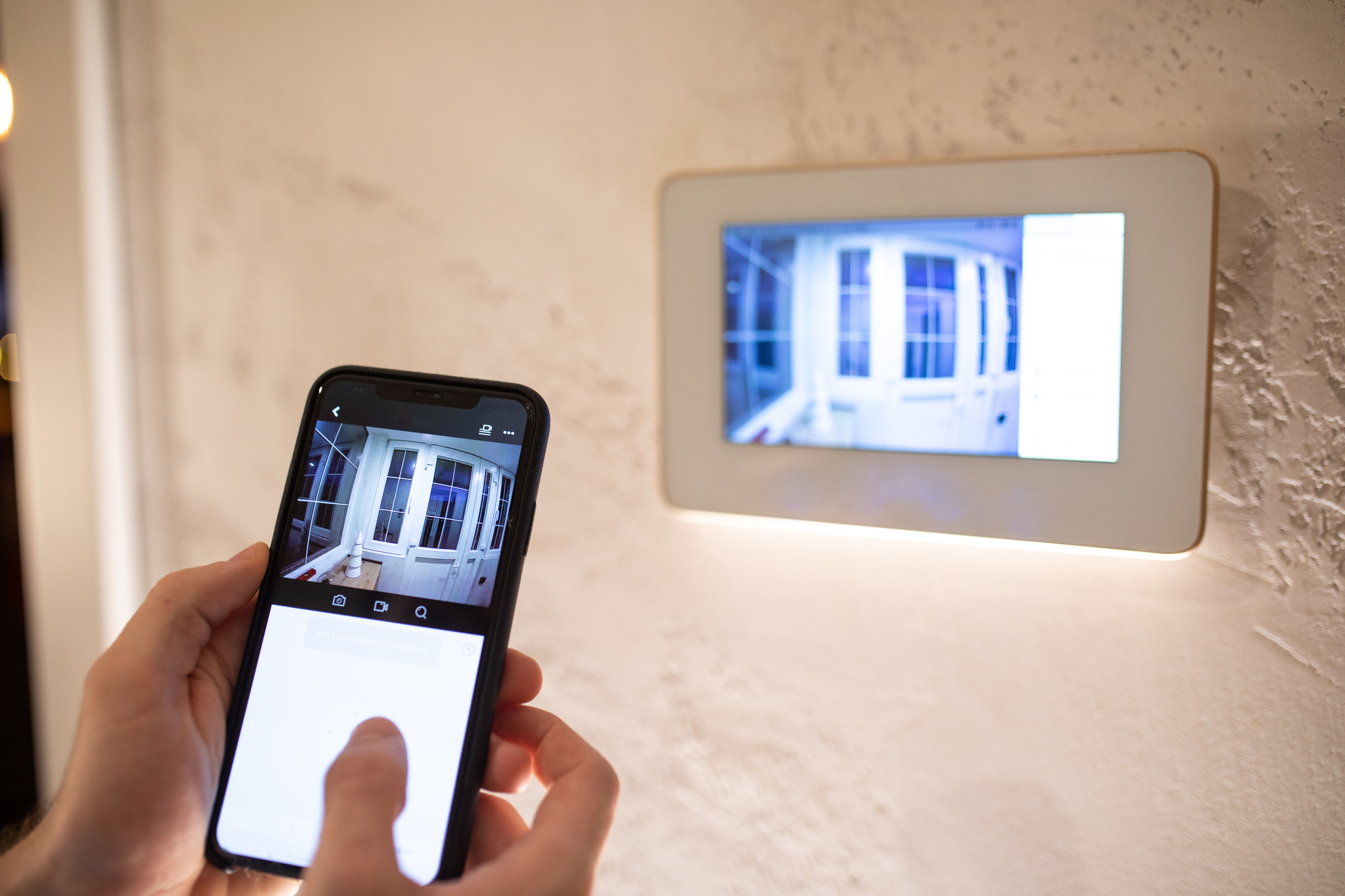 C&aacute;maras exteriores cableadas vs inal&aacute;mbricas: fiabilidad a largo plazo