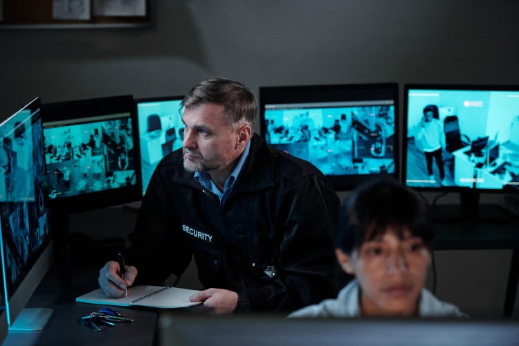 Diferencias entre controlador de accesos y vigilante de seguridad Diferencias entre controlador de accesos y vigilante de seguridad