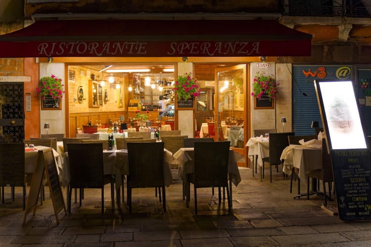 Evitar robos en bares y restaurantes: alarmas, cámaras y más. Evitar robos en bares y restaurantes: alarmas, cámaras y más.