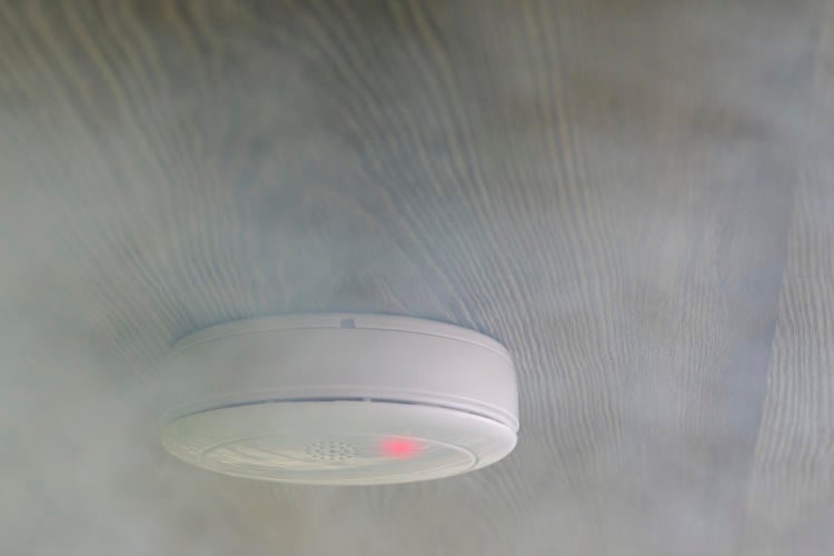 Detector de humo ionico: qué es y cómo funciona Detector de humo ionico: qué es y cómo funciona