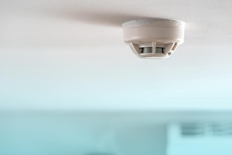 Detector de humo ionico: qué es y cómo funciona Detector de humo ionico: qué es y cómo funciona