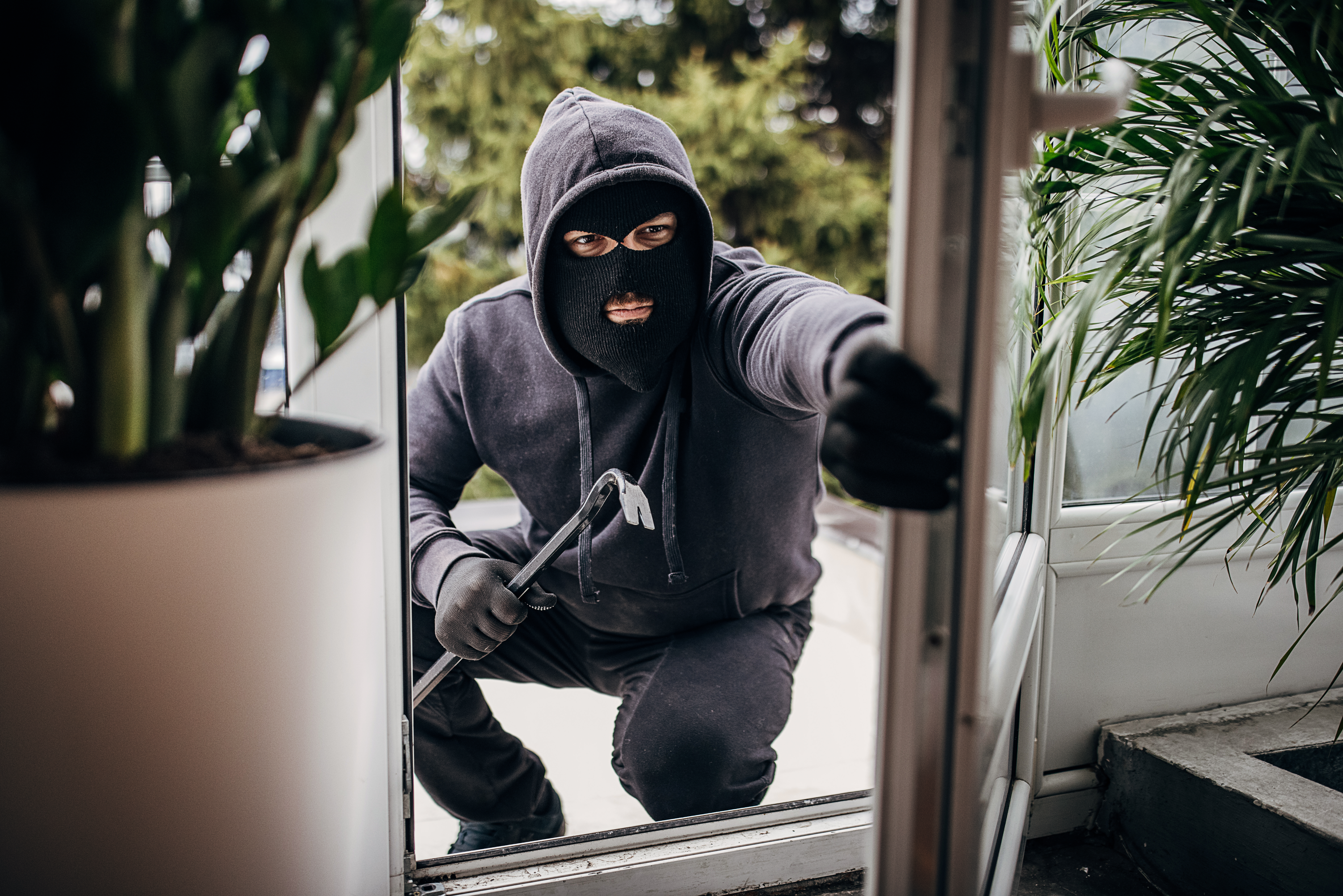 Protectores antipalanca para puertas: la seguridad llama a tu hogar