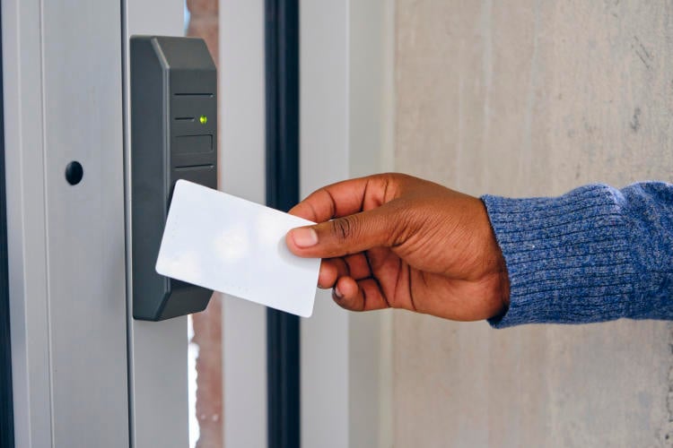 Guía completa de control de accesos: llaves electrónicas, tags o códigos PIN Guía completa de control de accesos: llaves electrónicas, tags o códigos PIN