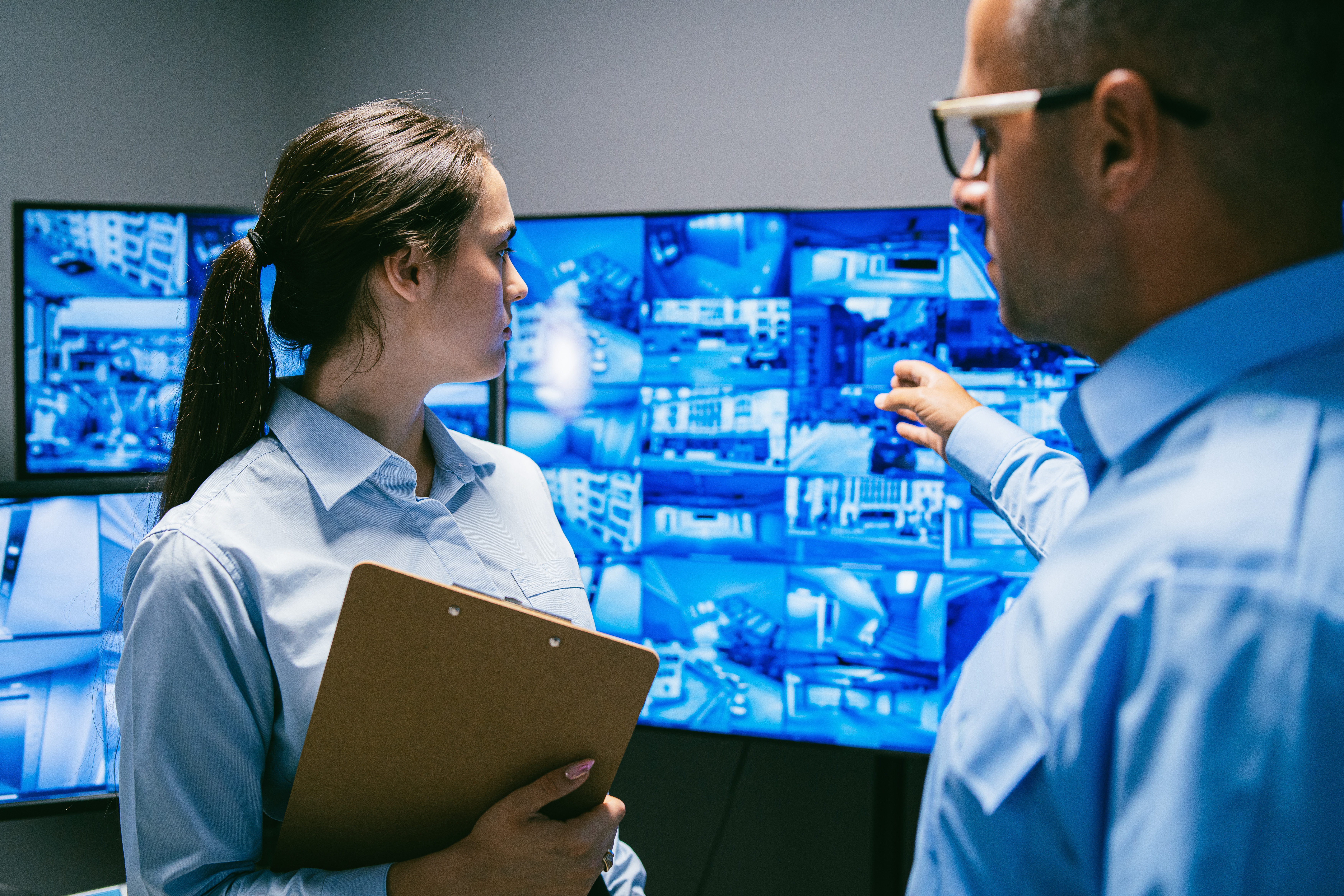 Seguridad integral para negocios: del local f&iacute;sico al e commerce