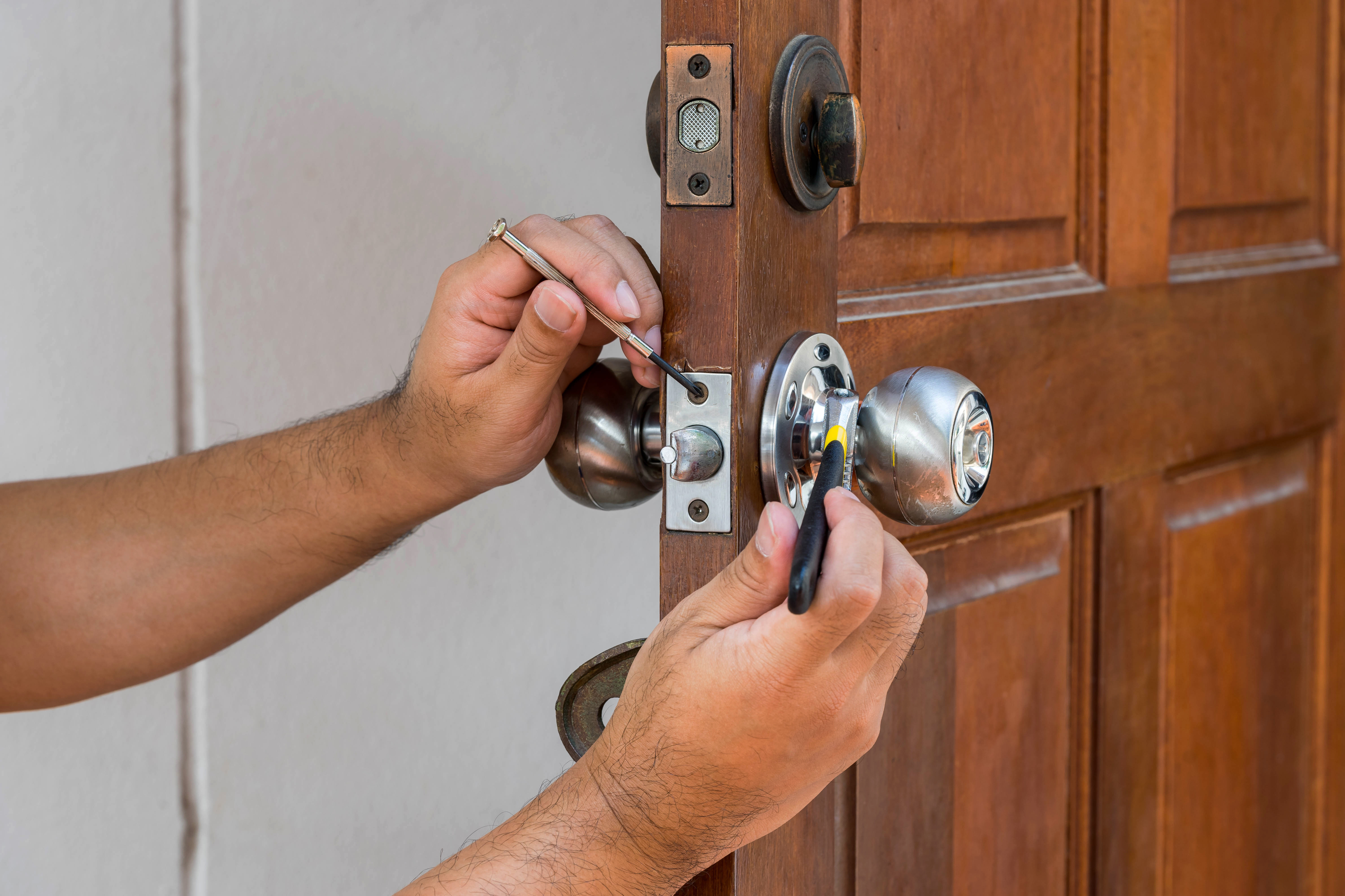 Consejos para reforzar la seguridad de la puerta de tu casa
