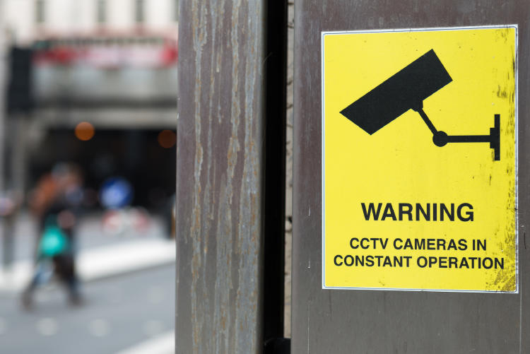 Diferencias entre cámaras de seguridad con IA y tradicionales Diferencias entre cámaras de seguridad con IA y tradicionales