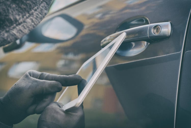 Técnicas más usadas para robar un coche y cómo evitarlas Técnicas más usadas para robar un coche y cómo evitarlas