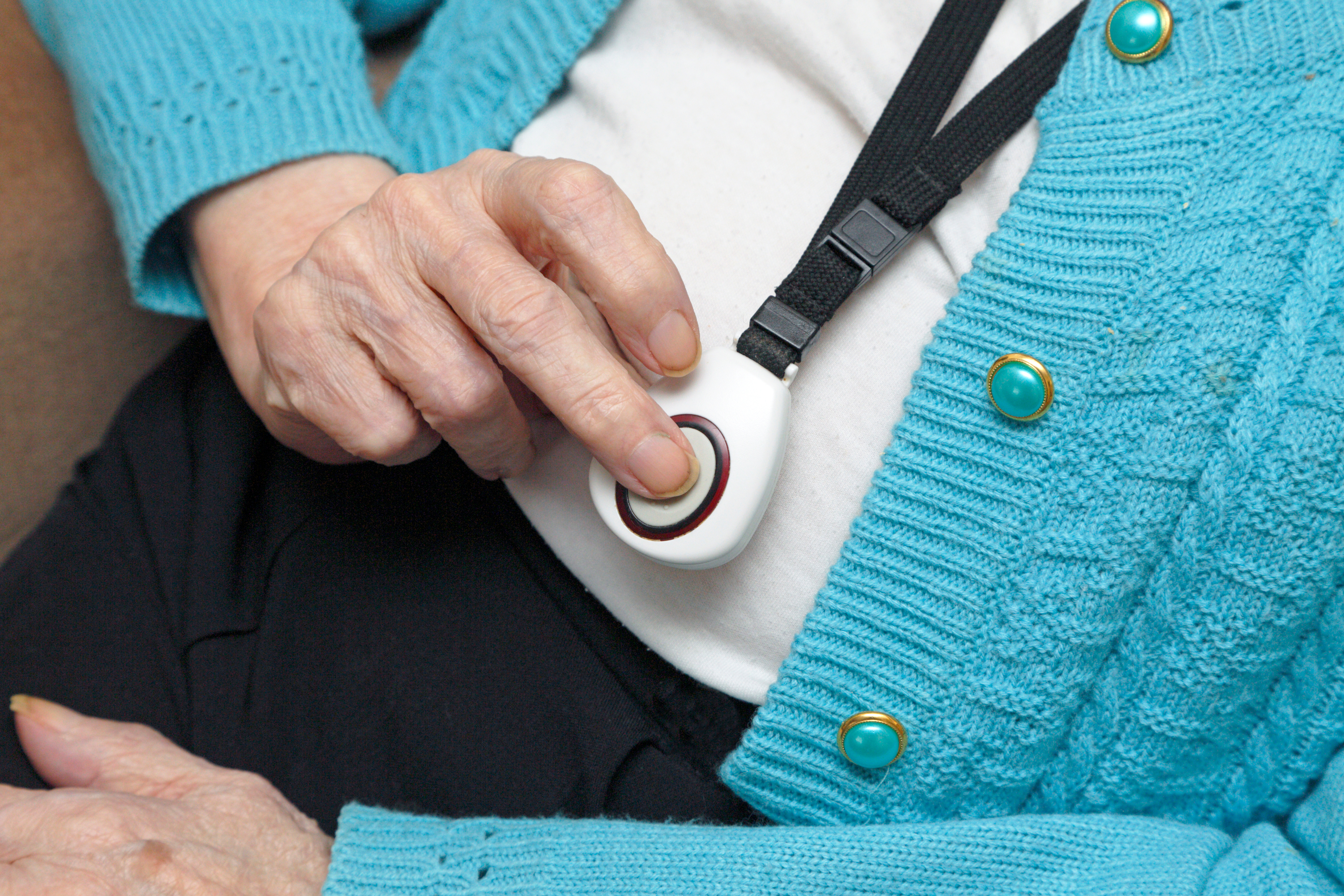Seguridad para ancianos que viven solos: todo lo que debes saber