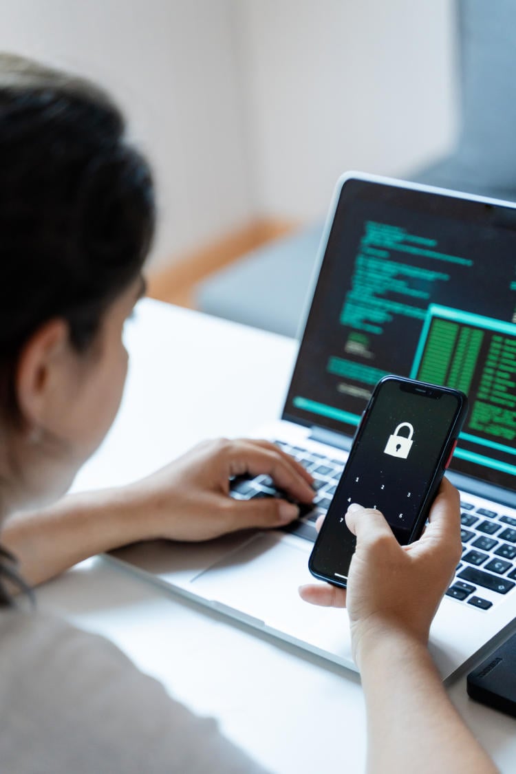 Riesgos de seguridad en el Internet de las Cosas (IoT) Riesgos de seguridad en el Internet de las Cosas (IoT)