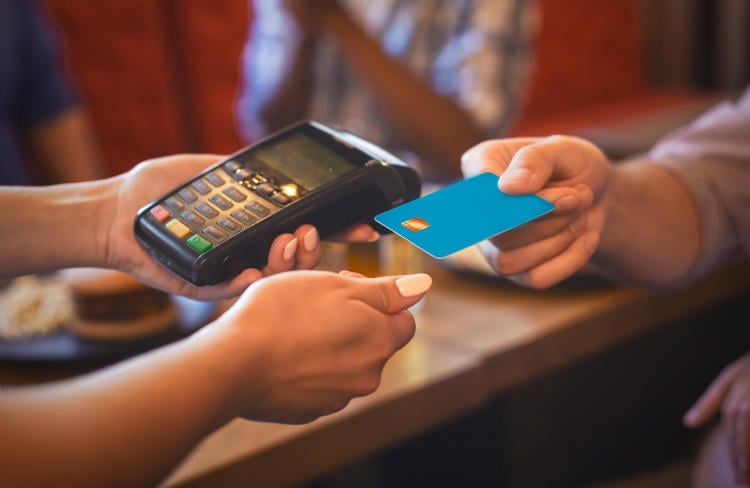 Tecnología que usan las tarjetas de crédito y posibles riesgos Tecnología que usan las tarjetas de crédito y posibles riesgos