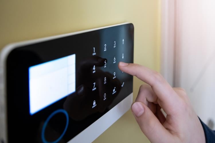 Evitar robos en bares y restaurantes: alarmas, cámaras y más. Evitar robos en bares y restaurantes: alarmas, cámaras y más.