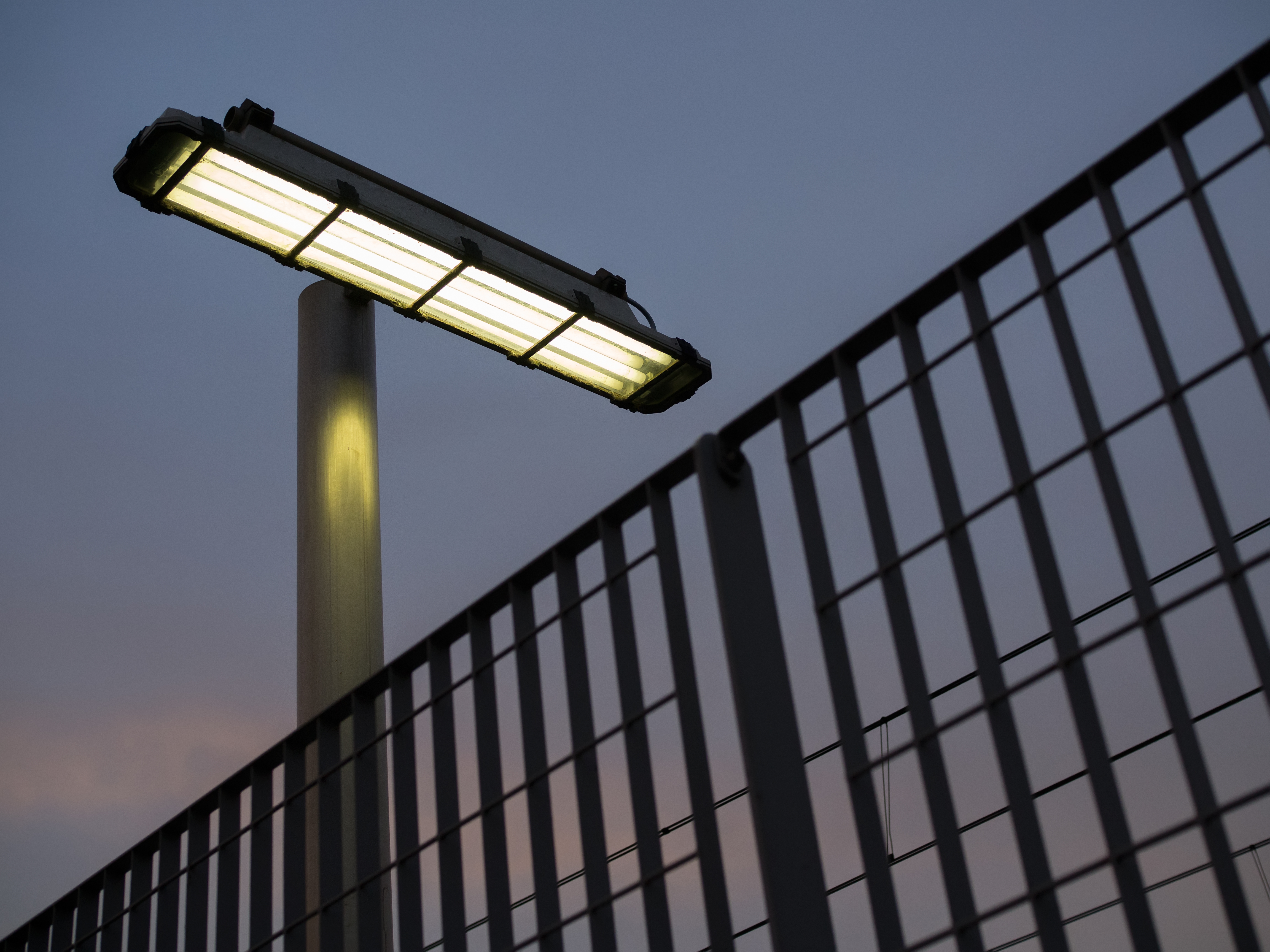 Seguridad integral para negocios: del local físico al e commerce