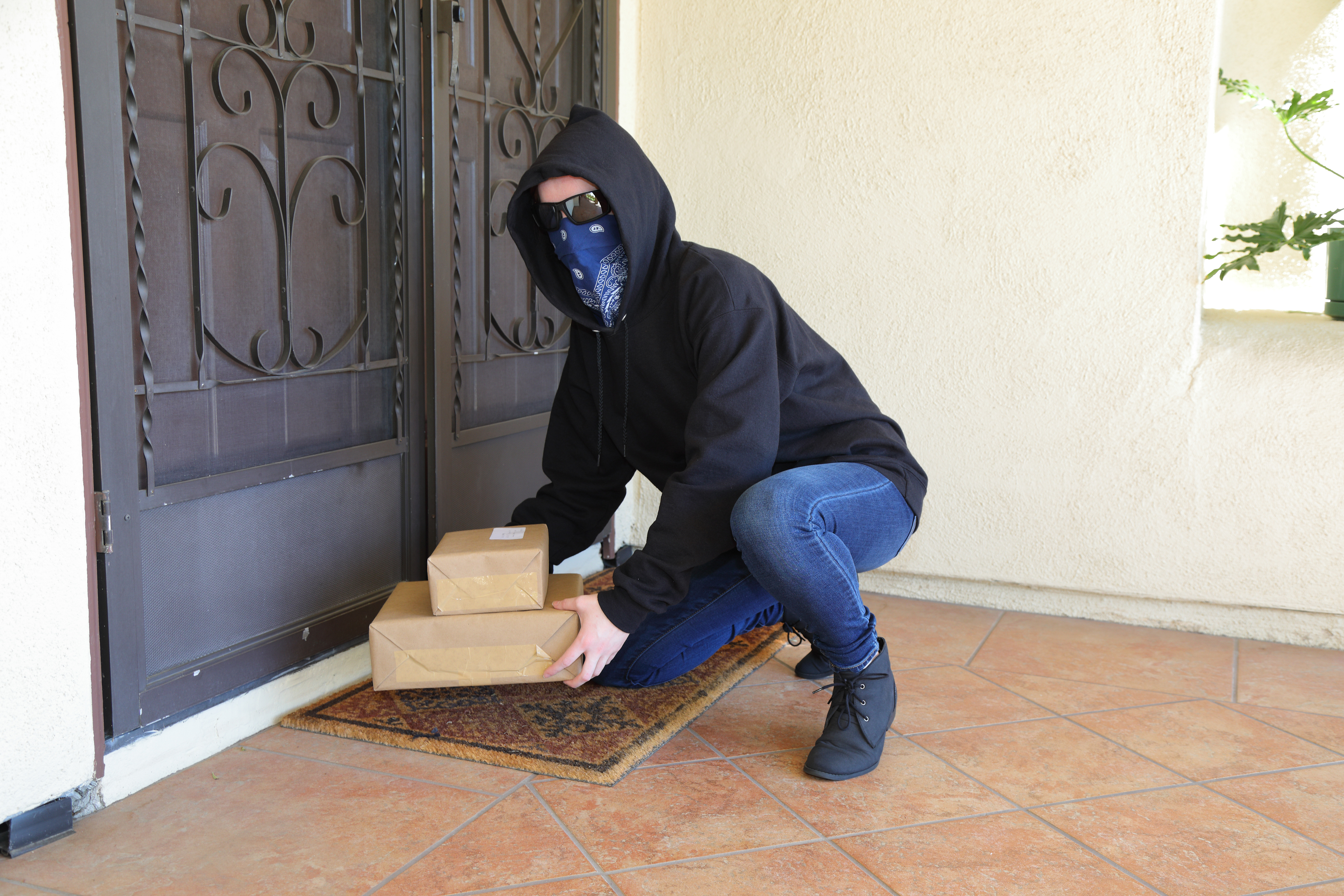 Cómo evitar el porch pirating de las compras navideñas en España